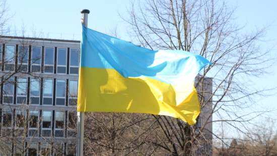 Ukraine Flagge an der Kreisverwaltung